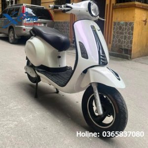xe máy điện vespa cũ màu trắng của Thành Tùng