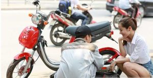 Thay ắc quy xe đạp điện Thành Tùng