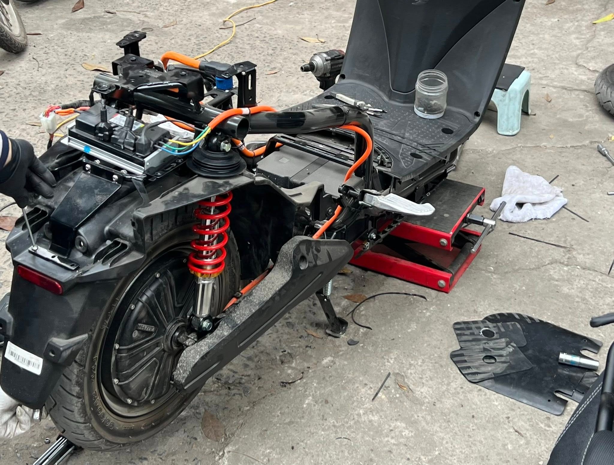 Đối tượng phù hợp với học sửa xe điện VinFast